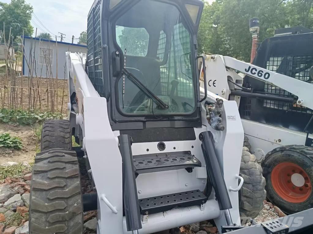 Bobcat S 220 スキッドステアローダー