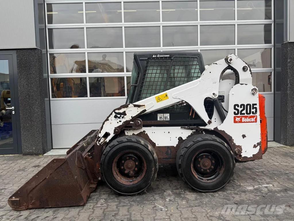 Bobcat S205 スキッドステアローダー