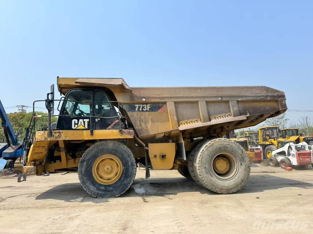 CAT 773 F リジットフレーム式ダンプトラック