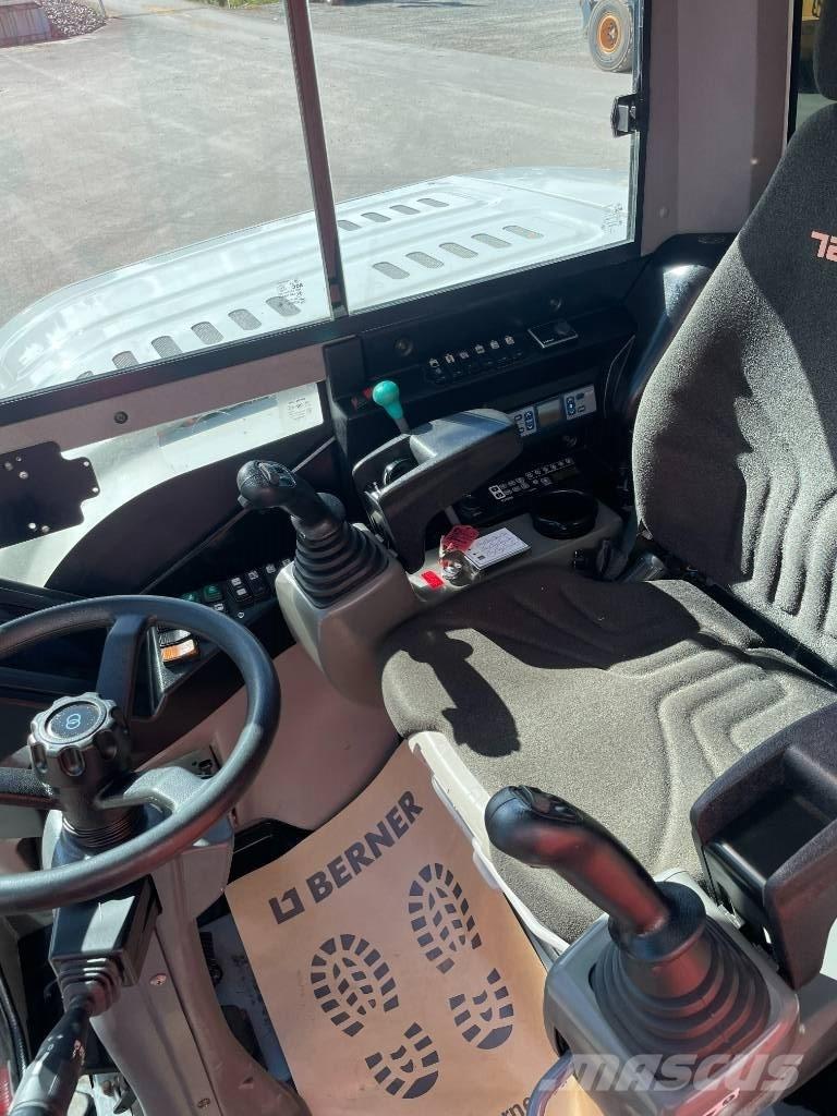 Takeuchi TB 295 W ホイール式油圧ショベル（パワーショベル・ユンボ・バックホー）