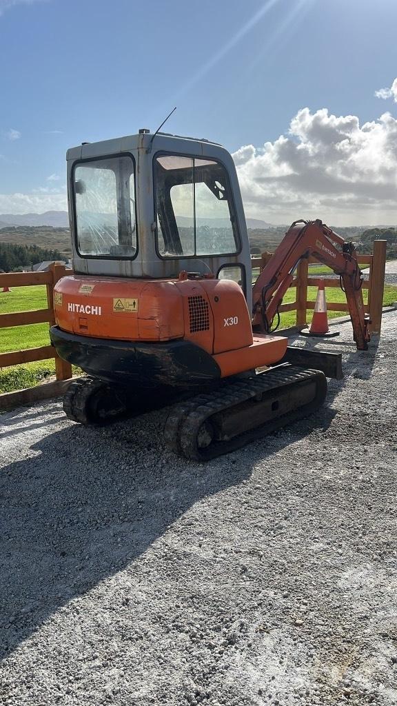 Hitachi Ex30-1 ミニ油圧ショベル 7t以下（ミニユンボ・ミニディガー）