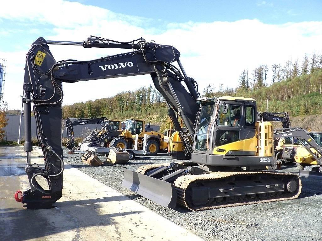 Volvo ECR 235 D 大型油圧ショベル12t以上（パワーショベル・ユンボ）