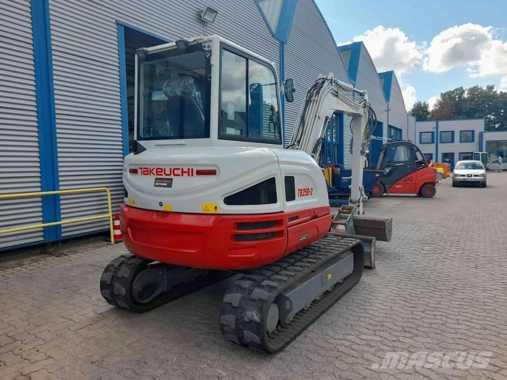 Takeuchi TB 250-2 ミニ油圧ショベル 7t以下（ミニユンボ・ミニディガー）