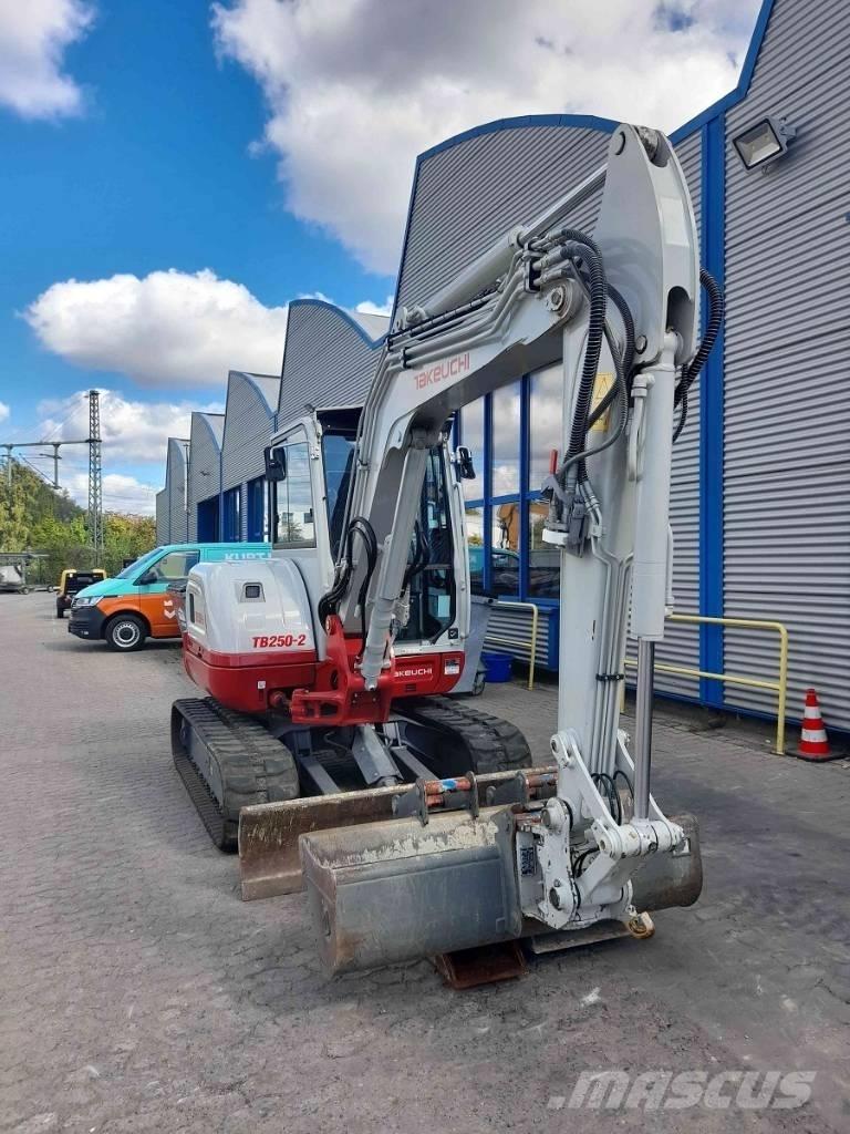 Takeuchi TB 250-2 ミニ油圧ショベル 7t以下（ミニユンボ・ミニディガー）