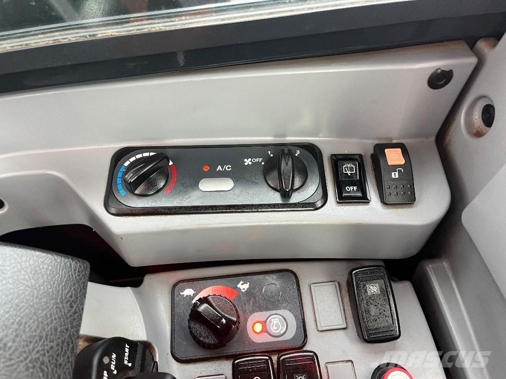 Kubota KX 080-4 中型油圧ショベル 7ｔ-12ｔ（ユンボ・パワーショベル・バックホー）