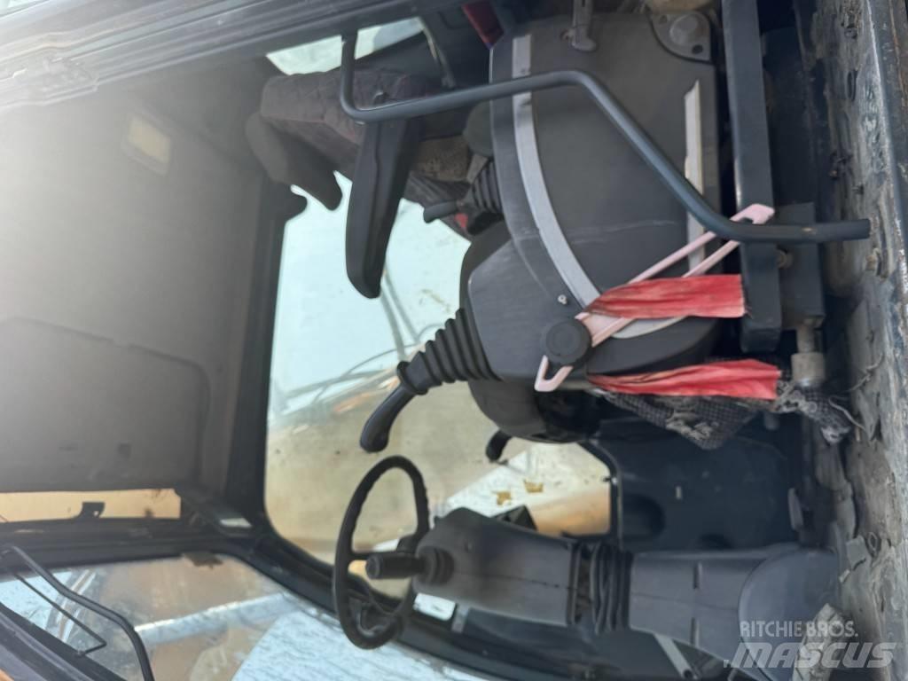 Hyundai R 150 W-9 ホイール式油圧ショベル（パワーショベル・ユンボ・バックホー）