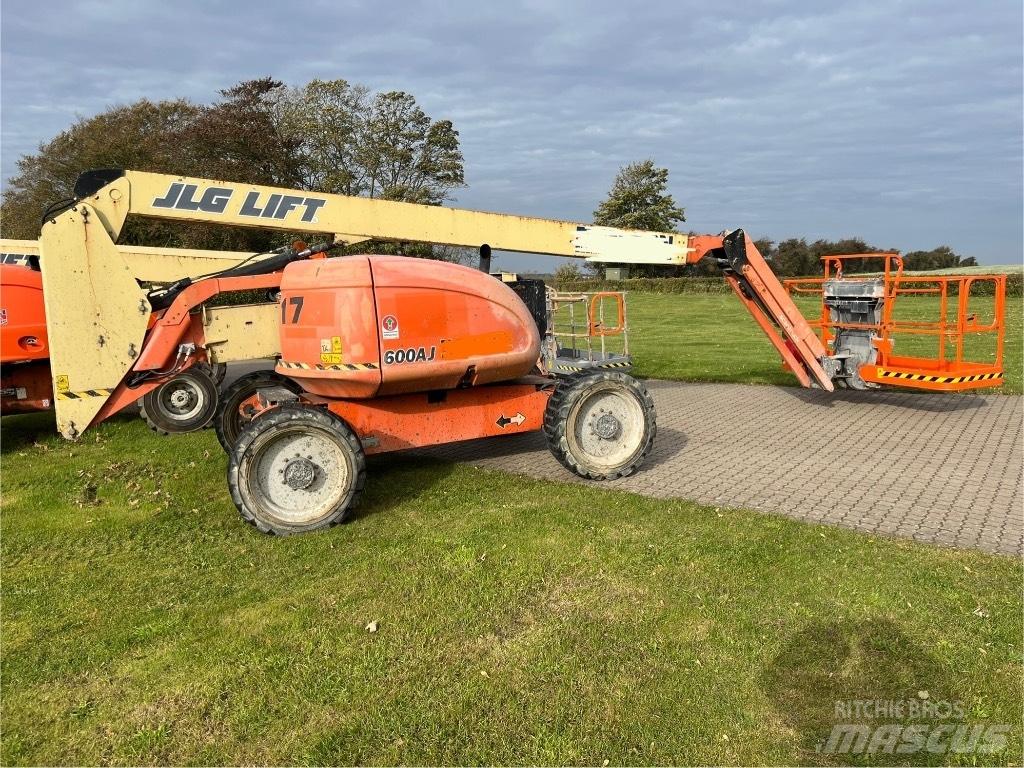 JLG 600 AJ ブームリフト　屈伸型