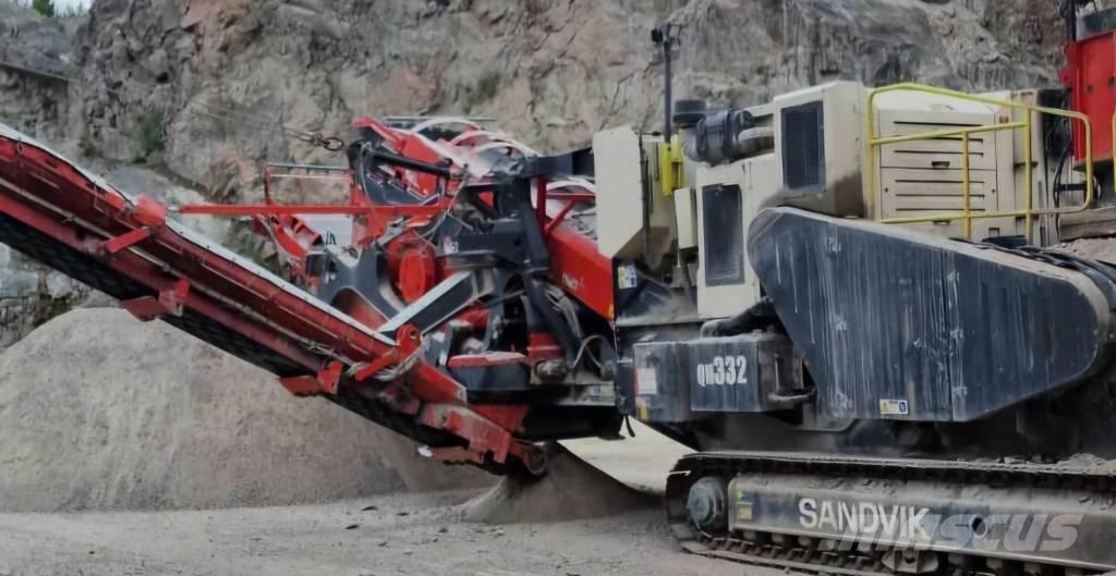 Sandvik QH 332 DDHS 自走式クラッシャー
