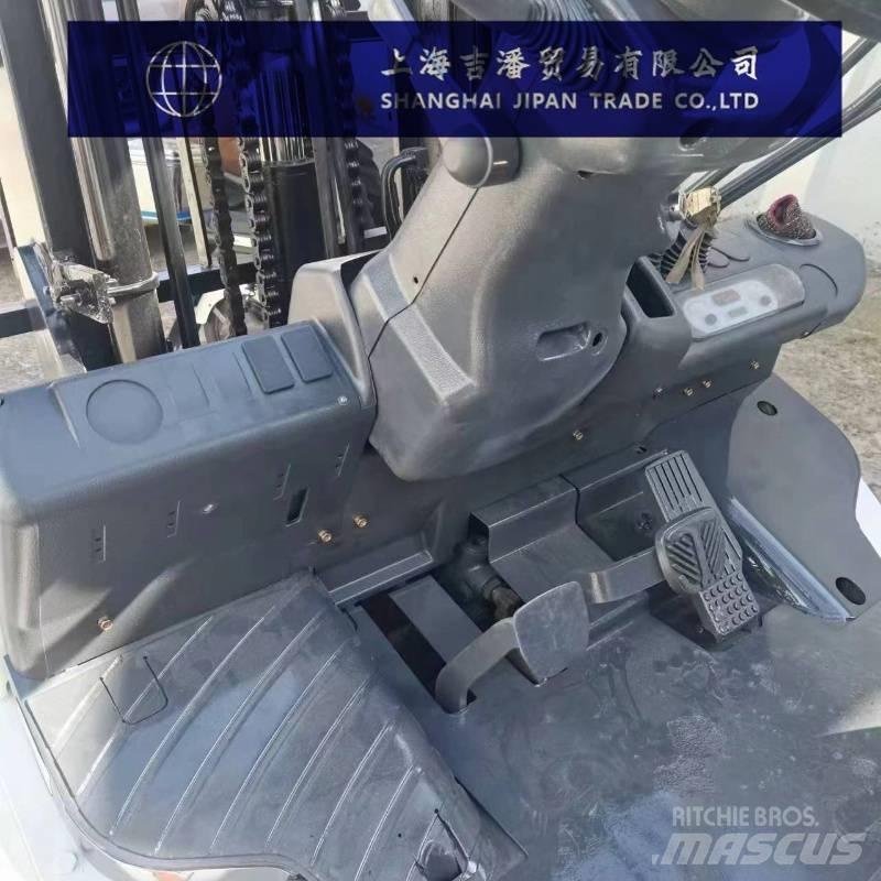TCM FD 30 ディーゼル・軽油