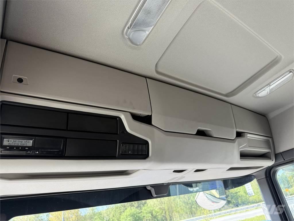 Scania P320 4X2 ボックスボディー、ウイング、箱車