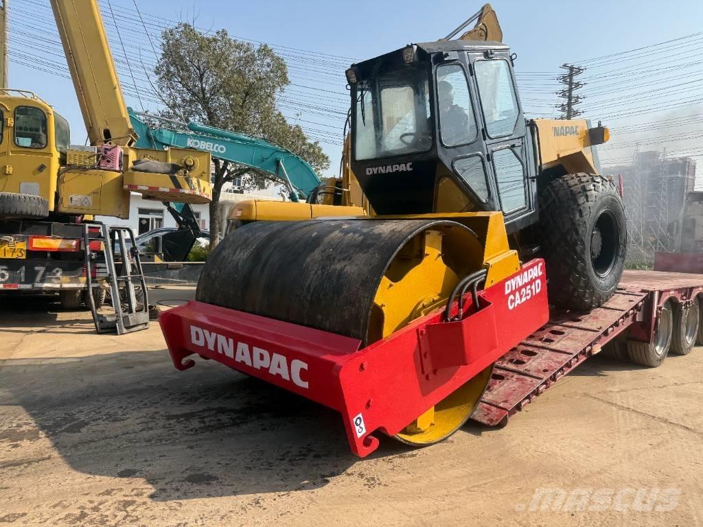 Dynapac CA 251 D 振動ローラ