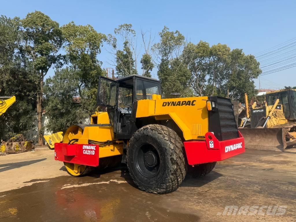 Dynapac CA 251 D 振動ローラ