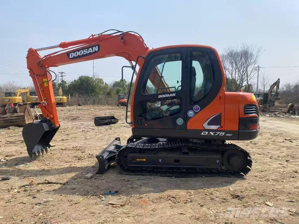 Doosan DX 75-9 C 中型油圧ショベル 7ｔ-12ｔ（ユンボ・パワーショベル・バックホー）