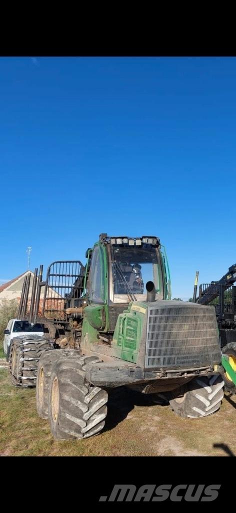 John Deere 1110E フォワーダー