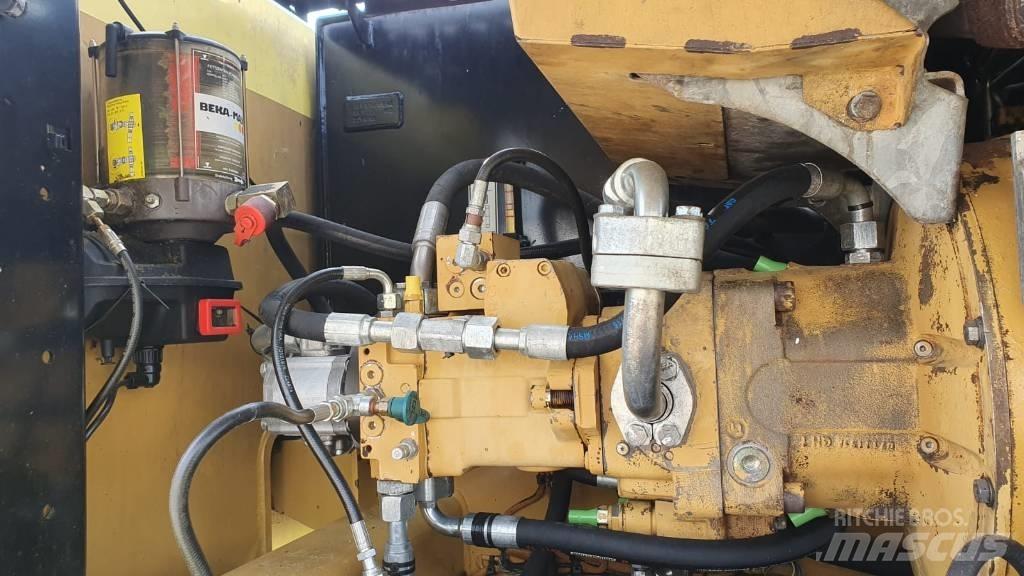 CAT M 318 D MH 廃棄物／工業産廃処理機