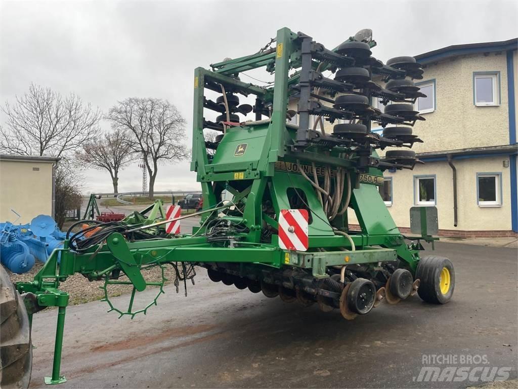 John Deere 750A 6m 種蒔き機械