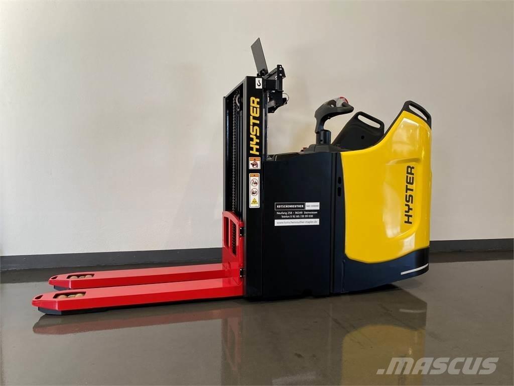 Hyster S2.0SD 自走式スタッカー