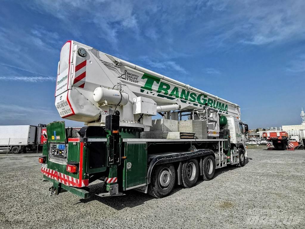 Bronto S70 XDT 小型自走式ブームリフト