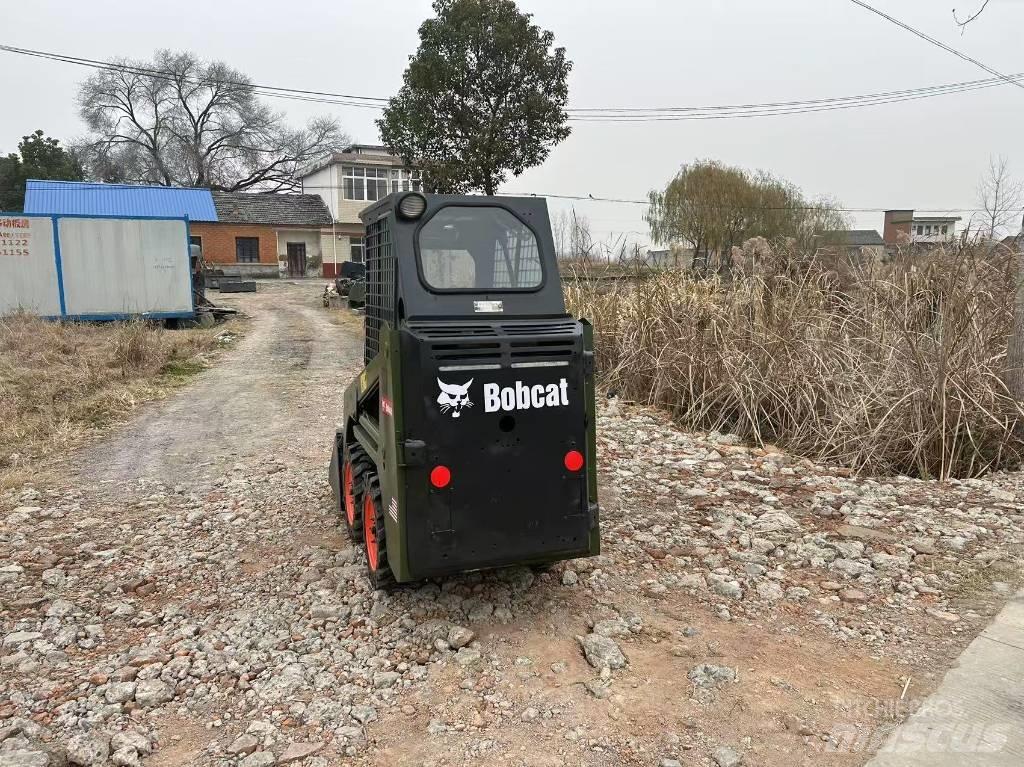 Bobcat S 70 スキッドステアローダー