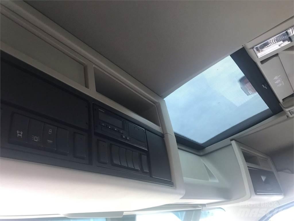 Volvo FM 420 6X2 キャブ付きシャーシ