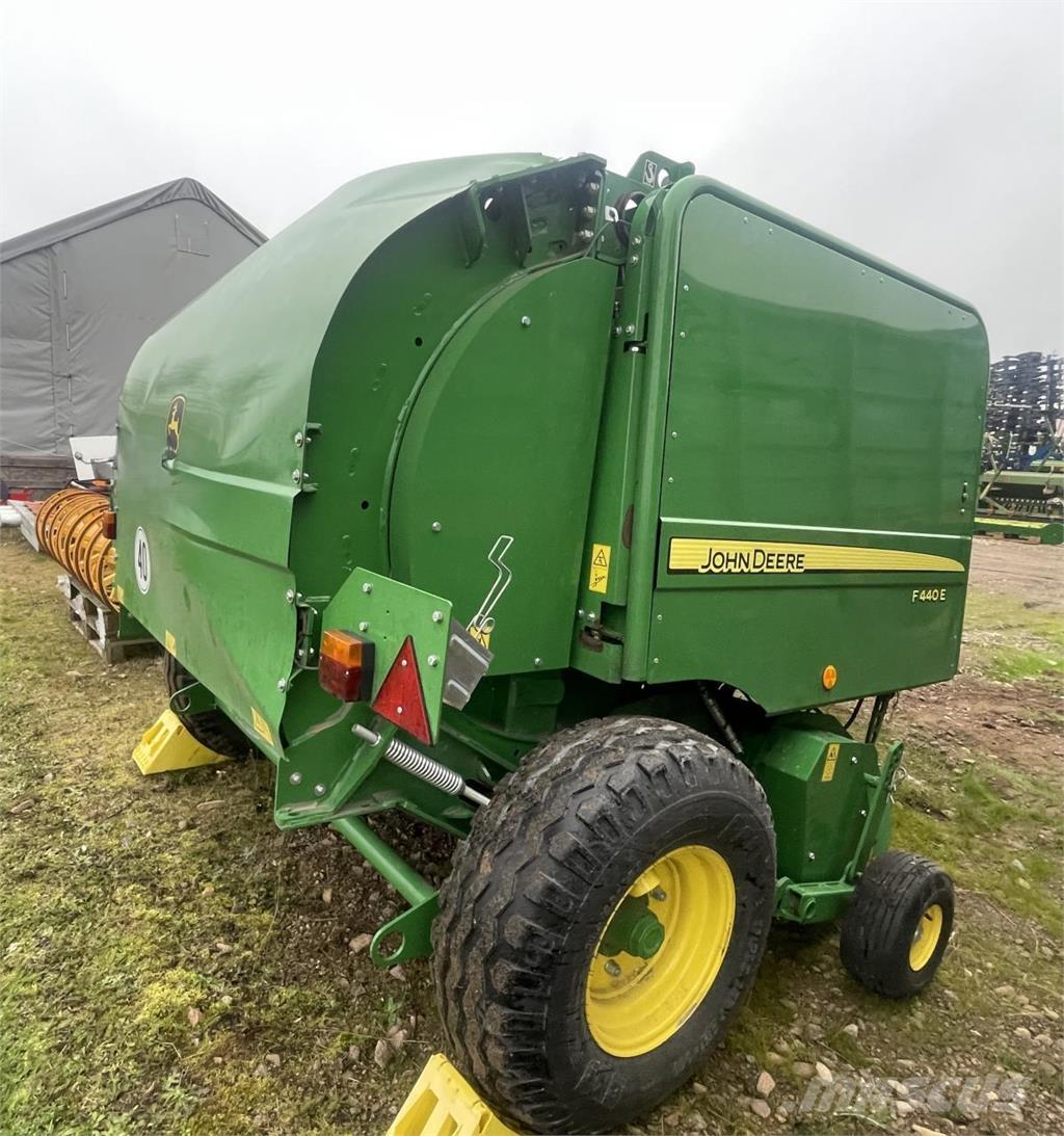 John Deere F 440 E ラウンドベーラー
