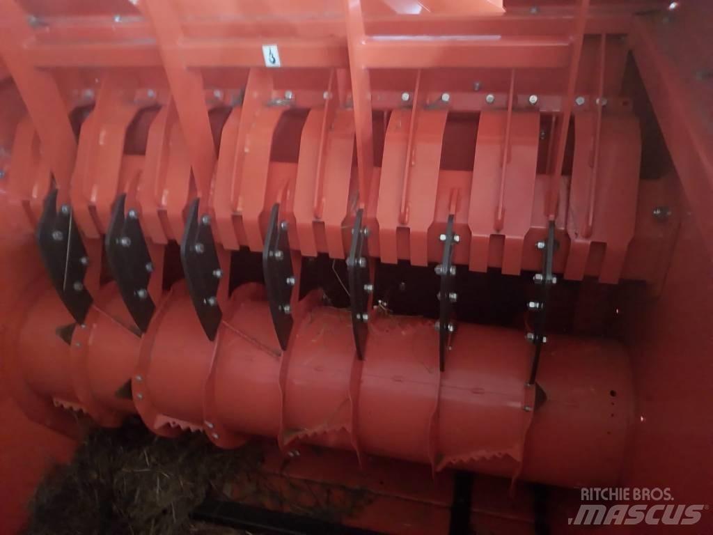 Kubota BC 1300 PRO ベールシュレッダー、カッター、アンローラー