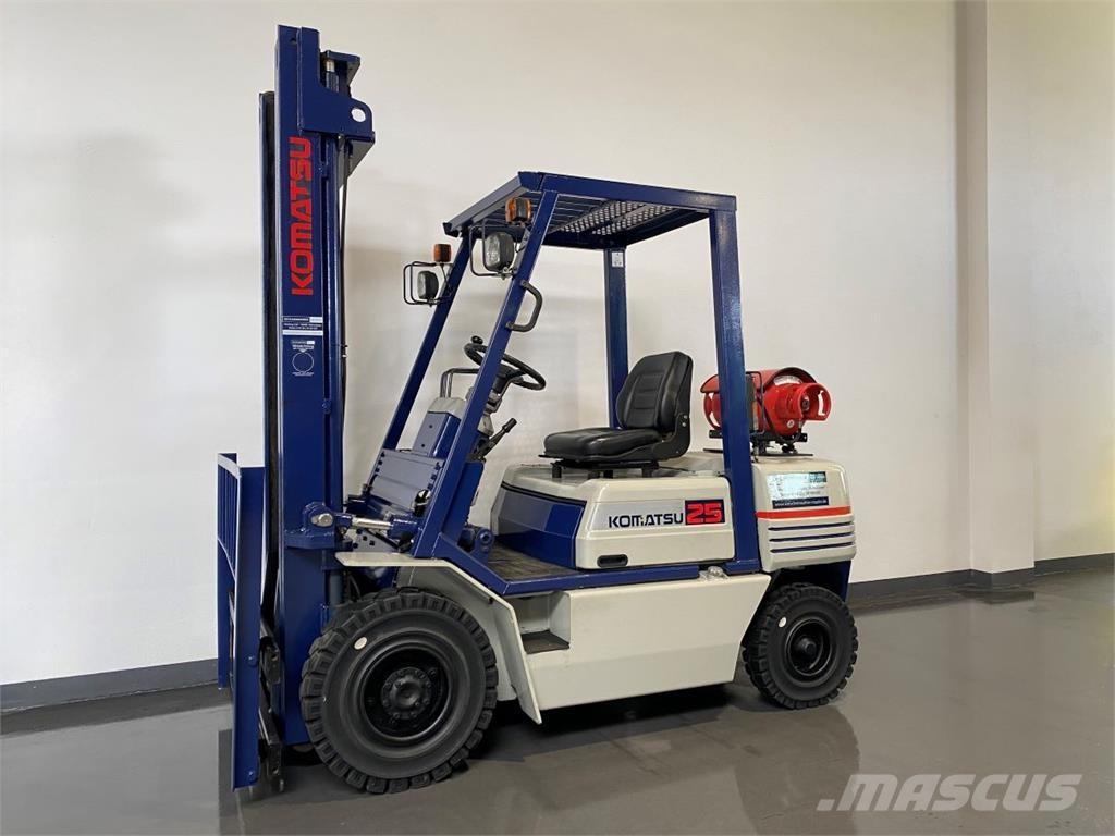 Komatsu FG25T-11E LPGフォークリフト