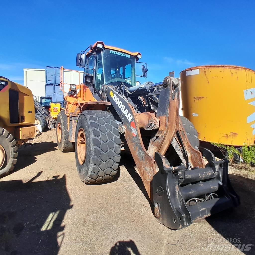 Doosan DL 300-5 ホイールローダー・タイヤショベル