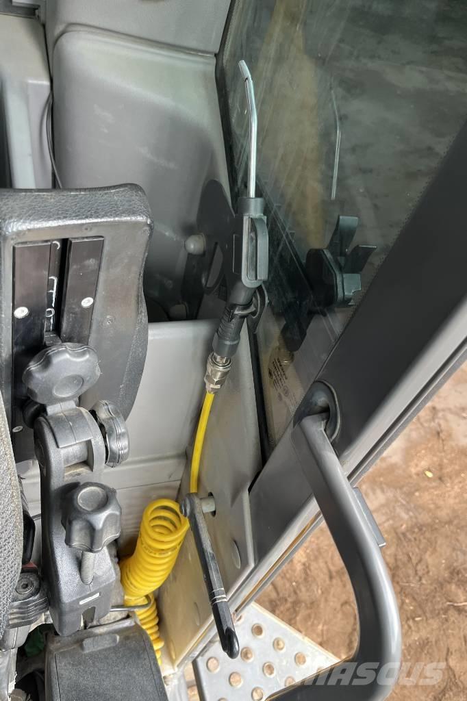 Volvo EC 300 EL 大型油圧ショベル12t以上（パワーショベル・ユンボ）