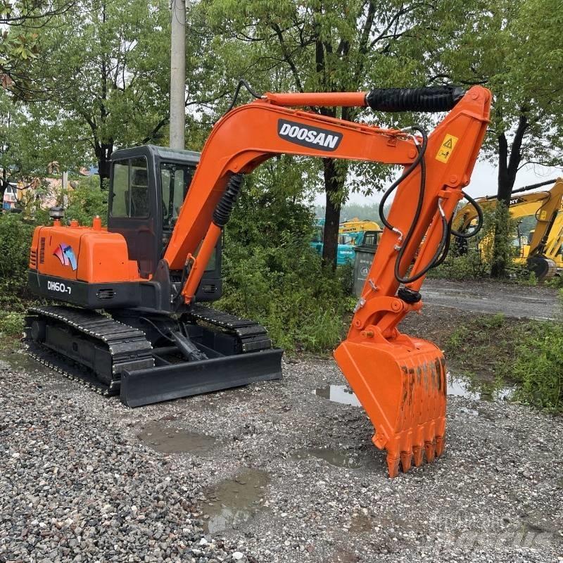 Doosan DH 60 ミニ油圧ショベル 7t以下（ミニユンボ・ミニディガー）