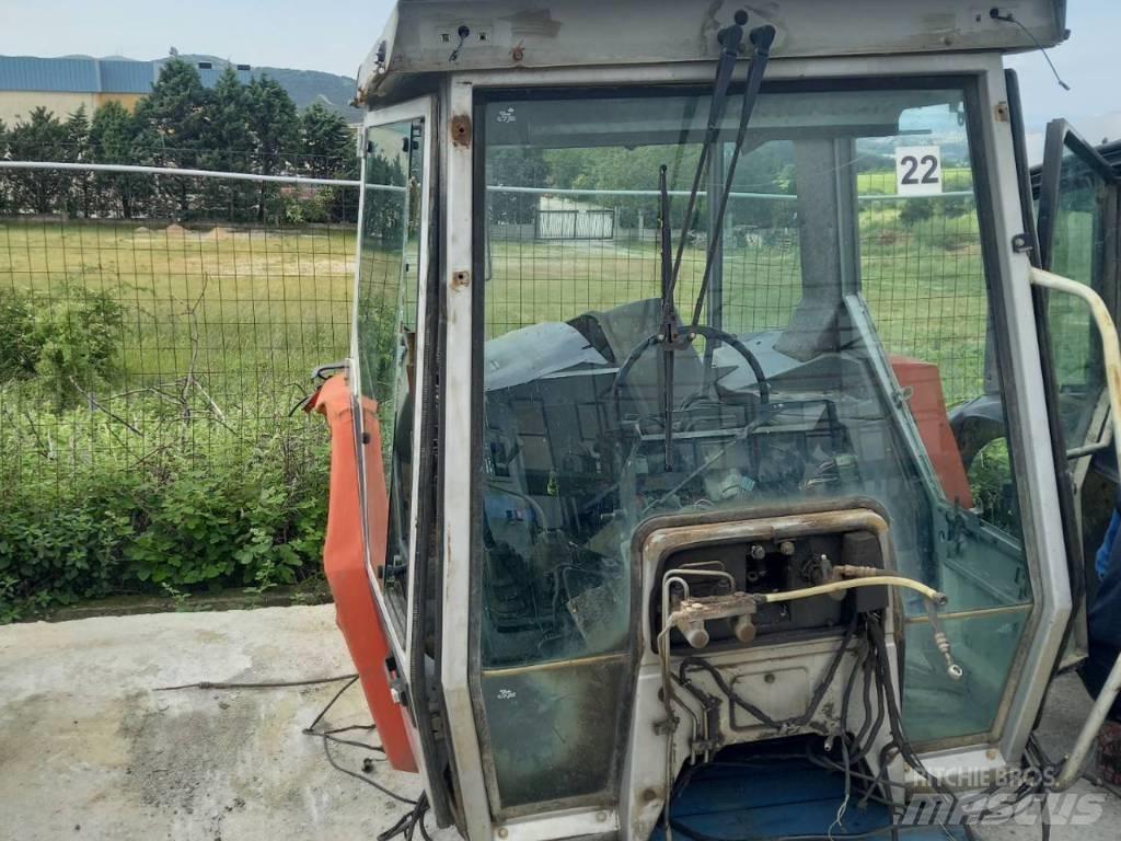 Massey Ferguson 3080 キャビン及び内装