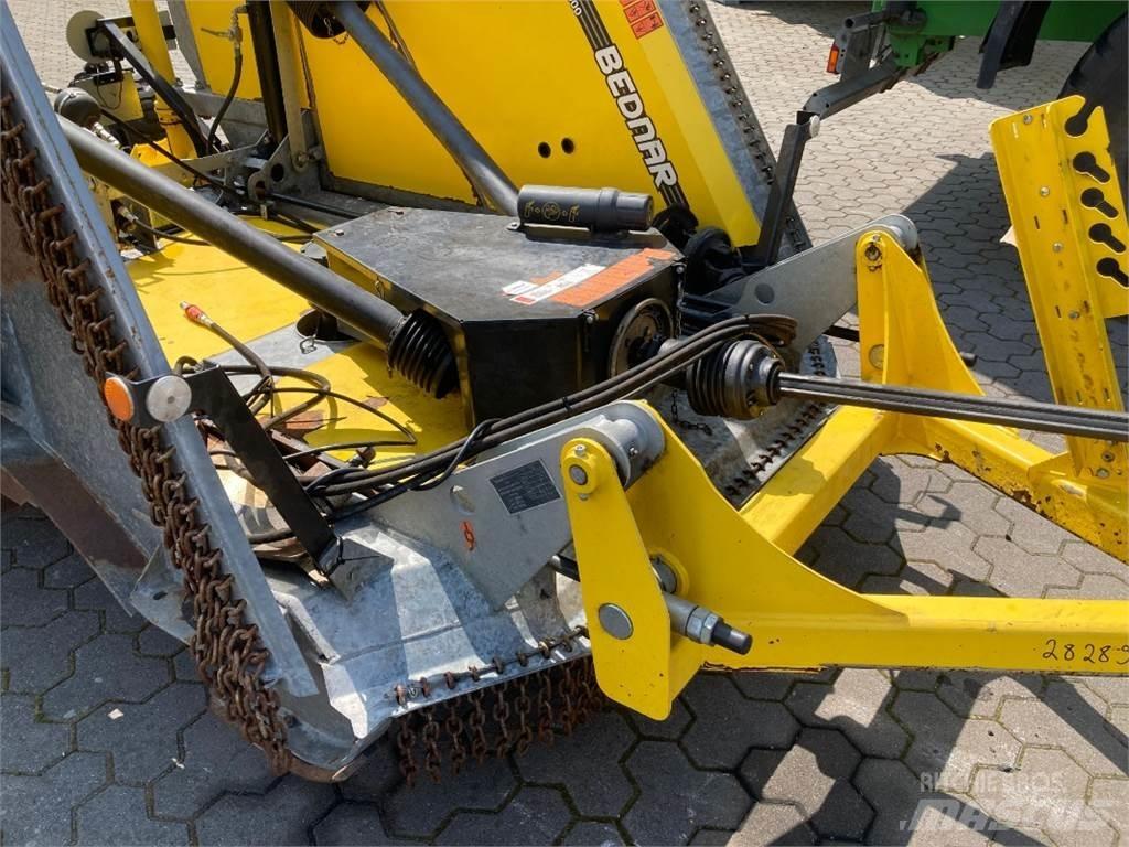 Bednar MZ 6000 グランド整備機械-その他