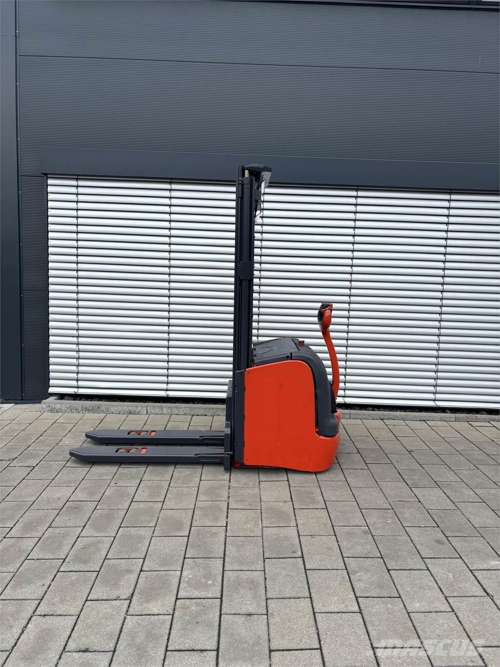 Linde L16 自走式スタッカー