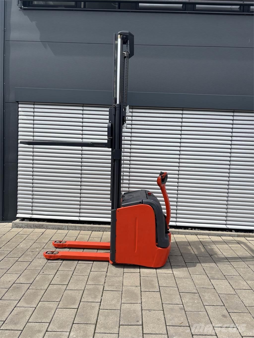 Linde L16 自走式スタッカー