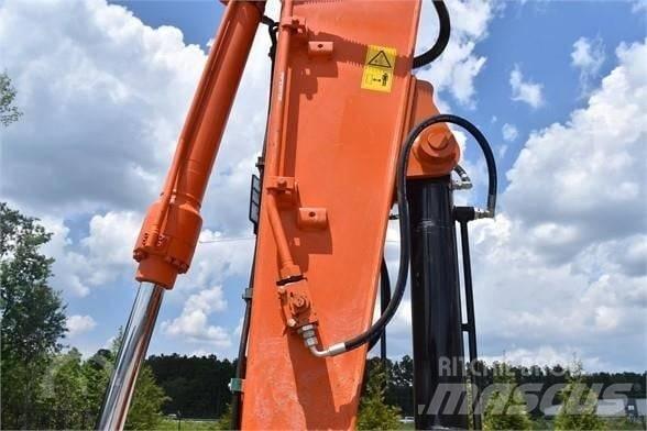 Hitachi ZX 135 大型油圧ショベル12t以上（パワーショベル・ユンボ）