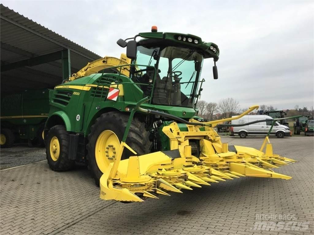 John Deere 8300i 自走式フォレージハーベスター