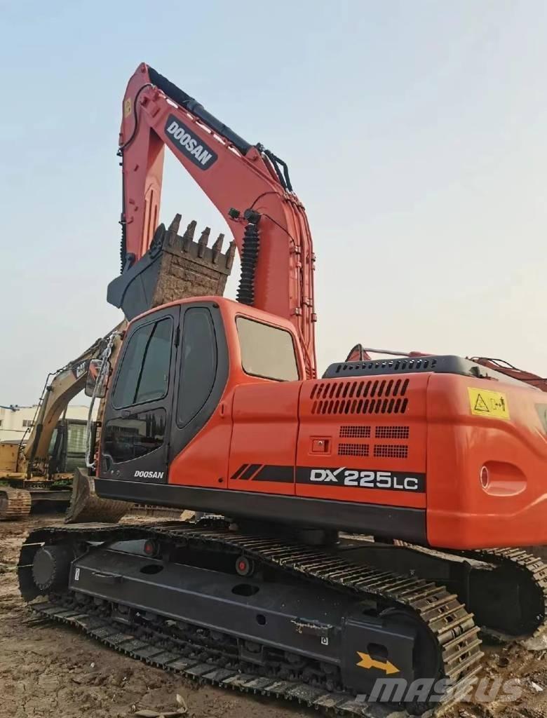 Doosan DX225 大型油圧ショベル12t以上（パワーショベル・ユンボ）