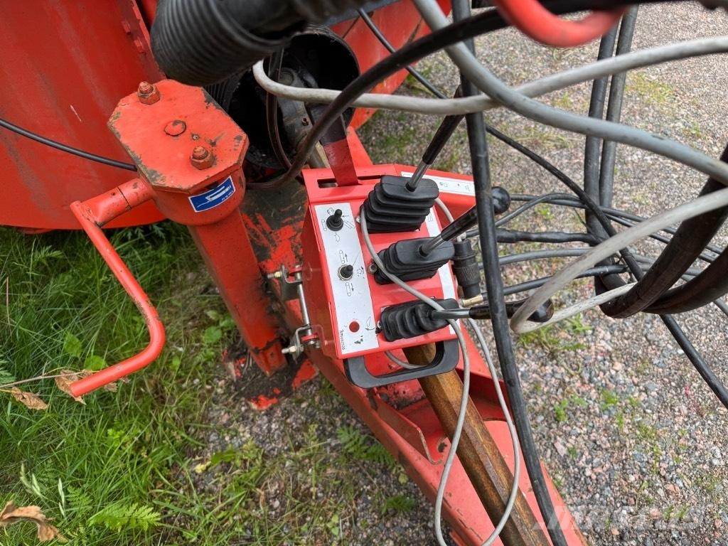 Kuhn Primor 3560 ベールシュレッダー、カッター、アンローラー