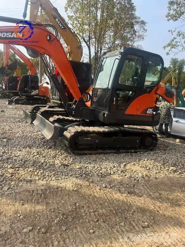 Doosan DX 60 ミニ油圧ショベル 7t以下（ミニユンボ・ミニディガー）