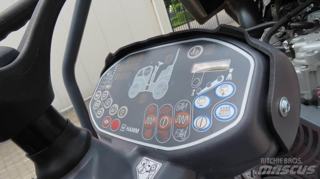 Hamm HD13i VV タンデムローラ