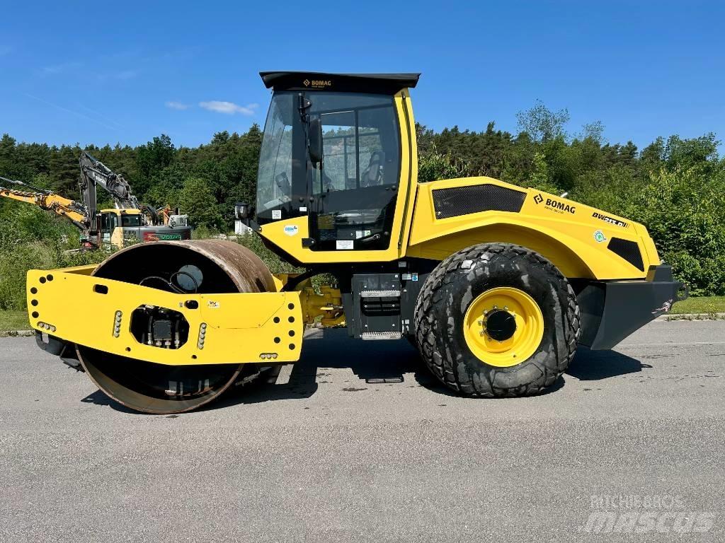 Bomag BW 213 D-5 その他　ローラ　（マカダムローラ等）