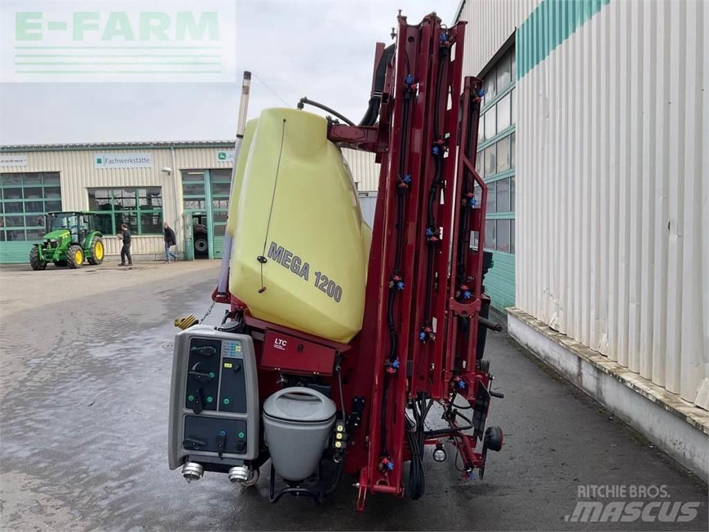Hardi MEGA 1200 牽引型スプレイヤー