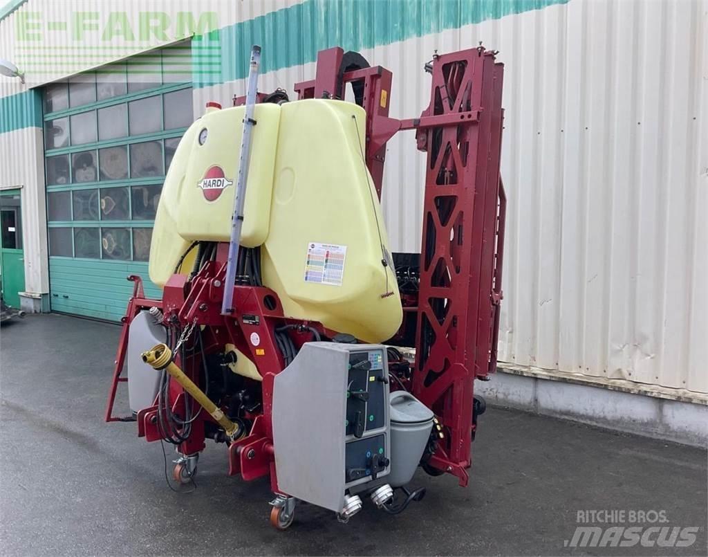 Hardi MEGA 1200 牽引型スプレイヤー