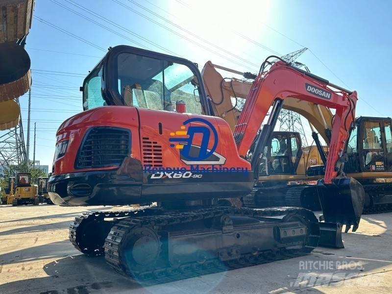 Doosan DX 60 ミニ油圧ショベル 7t以下（ミニユンボ・ミニディガー）