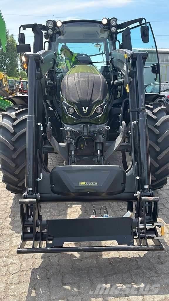 Valtra G135 トラクター