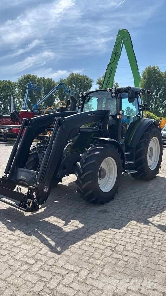 Valtra G135 トラクター