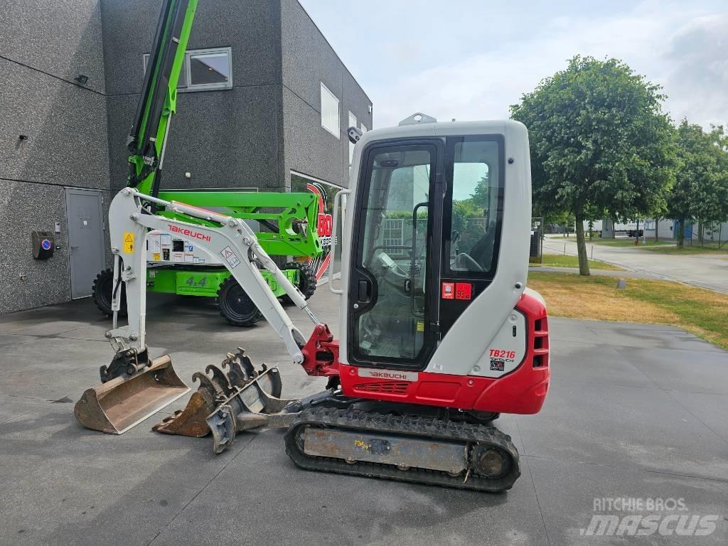 Takeuchi TB 216 ミニ油圧ショベル 7t以下（ミニユンボ・ミニディガー）