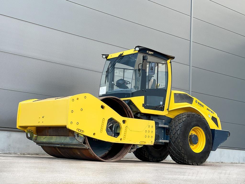 Bomag BW 216 D-5 振動ローラ
