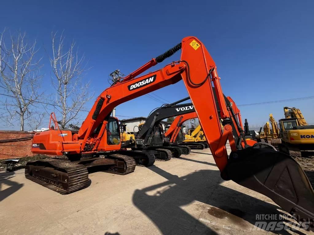 Doosan DH225-7 中型油圧ショベル 7ｔ-12ｔ（ユンボ・パワーショベル・バックホー）