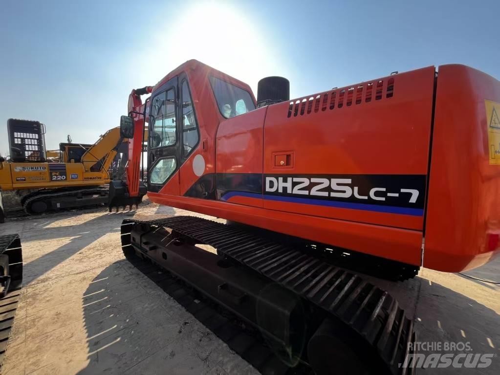 Doosan DH225-7 中型油圧ショベル 7ｔ-12ｔ（ユンボ・パワーショベル・バックホー）